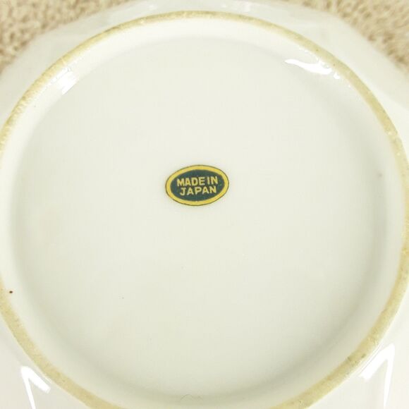 Set Of 4 Lotus Blossom Porcelain Rice Bowls, Vintage Japan, White Ribbed Flower - Picture 7 of 10
